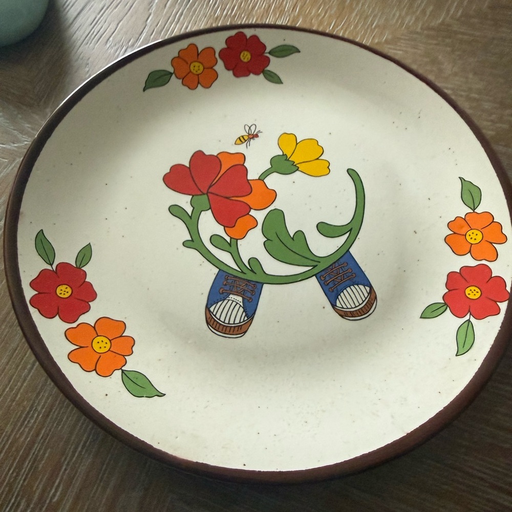 Charming Floral Dinnerware Set - Picture 2 of 3
